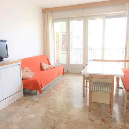 In 38318 Apartment *
